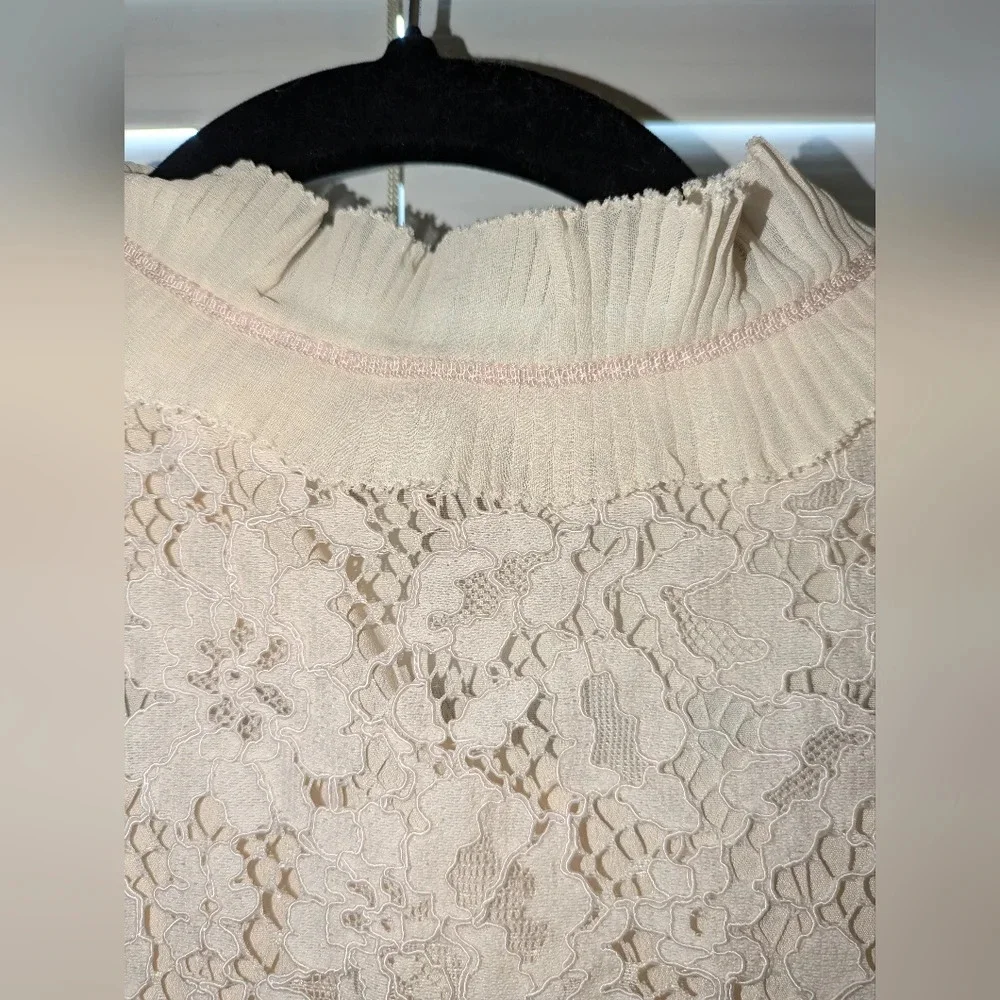 J Crew Lace Sleeveless Cream colored Top. Size TS EUC